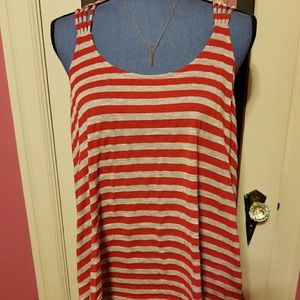 Cute summer top w/unique back